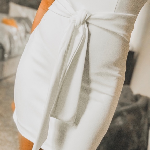 M left. LAST DRESS ! The Erica Bow Mini Dress🆕 - Picture 7 of 8